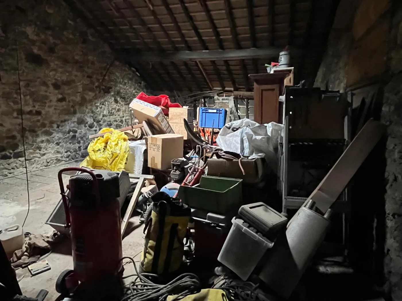 Intérieur meublé avant vide maison — chantier 8