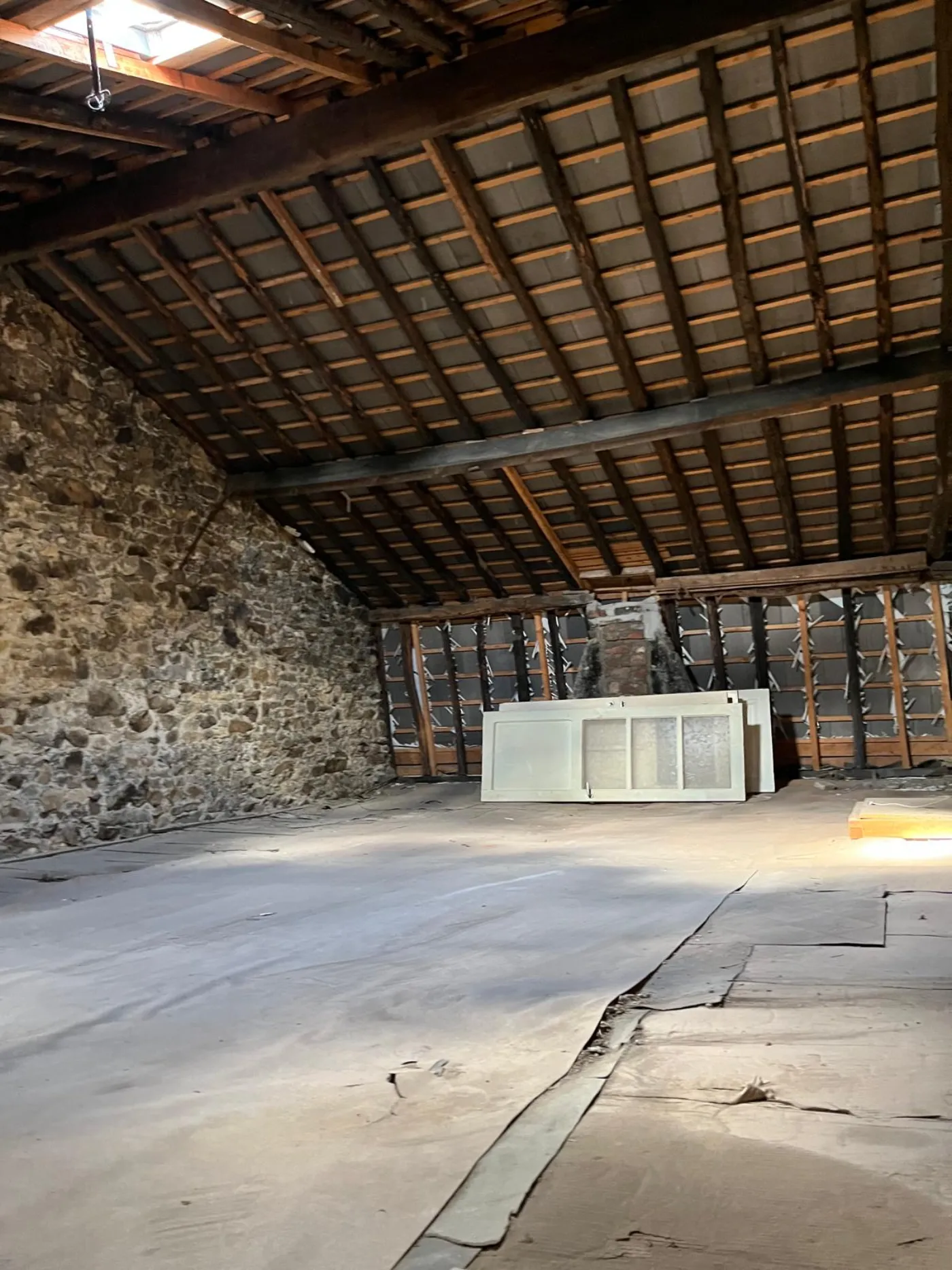 Intérieur vidé et nettoyé après intervention — chantier 8